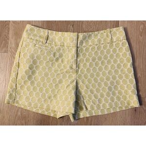 The Limited Ladies Size 4 Pea Green & White Patterned Casual Shorts